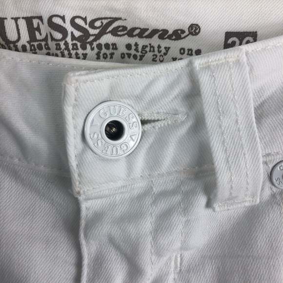 ❤️3/$30 GUESS white denim Bermudas 🤍 - Picture 7 of 7